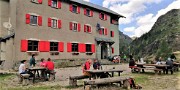 86 Al Rif. Laghi Gemelli  mi attendono Paolo e Susi, rientrati dalla variante lunga- Monte Passo Aviasco-Lago Colombo